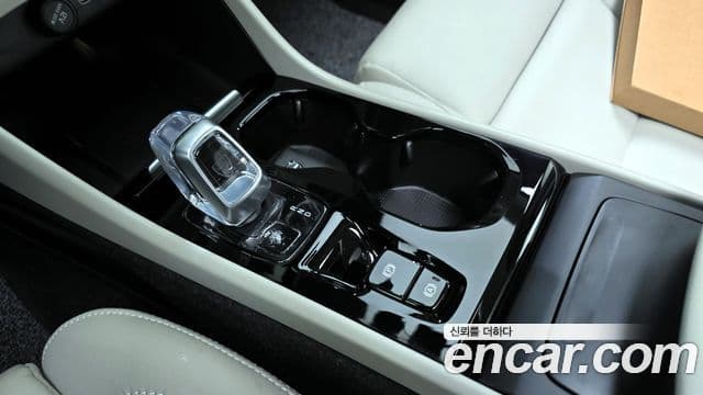 Volvo XC40 2024 — Şəkil 9/20