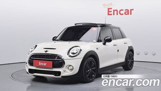 Mini Cooper S 2018 — Фото 1/20