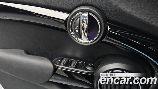 Mini Cooper S 2018 — Фото 15/20