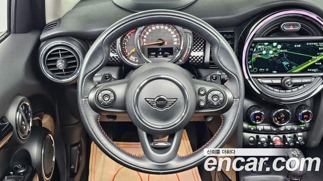 Mini Cooper S 2018 — Фото 16/20