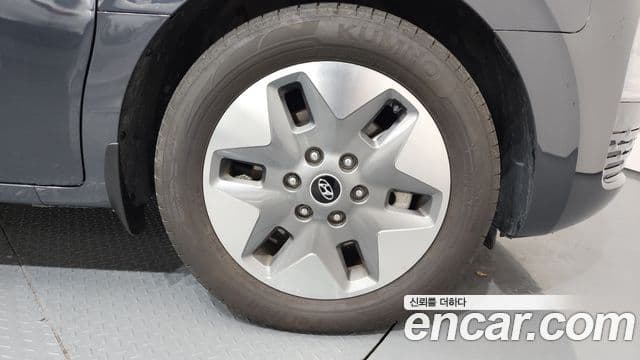 Hyundai Staria 2023 — ფოტო 5/20