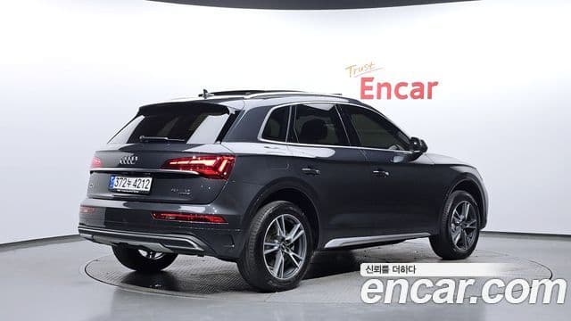 Audi Q5 2022 — ფოტო 8/20