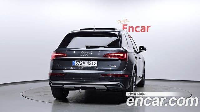Audi Q5 2022 — ფოტო 16/20