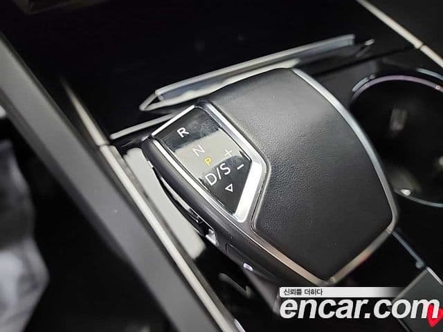 Volkswagen Touareg 2020 — ფოტო 7/18