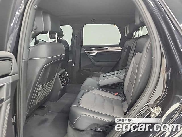 Volkswagen Touareg 2020 — ფოტო 12/18