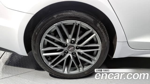 Genesis G70 2018 — ფოტო 10/20
