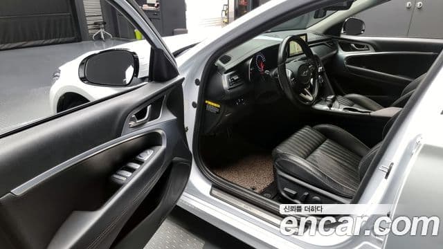 Genesis G70 2018 — ფოტო 15/20