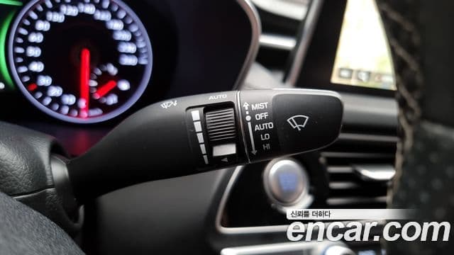 Genesis G70 2018 — ფოტო 19/20