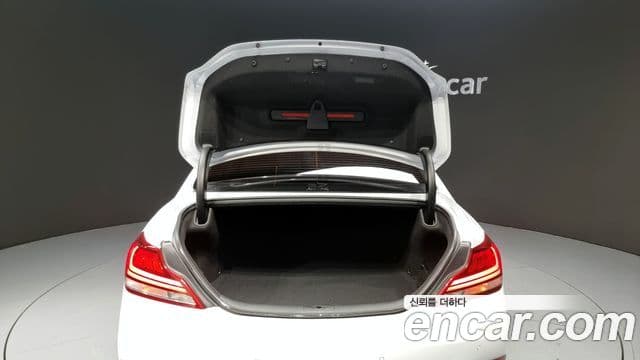 Genesis G70 2018 — ფოტო 18/20