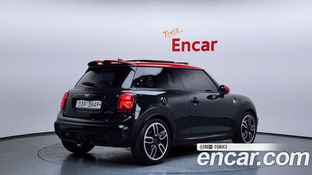 Mini Cooper S 2019 — Фото 1/20
