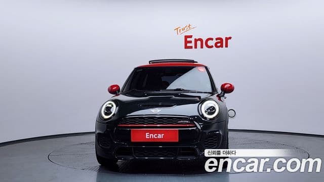 Mini Cooper S 2019 — Фото 2/20