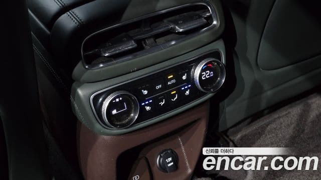 Genesis GV80 2020 — ფოტო 17/20