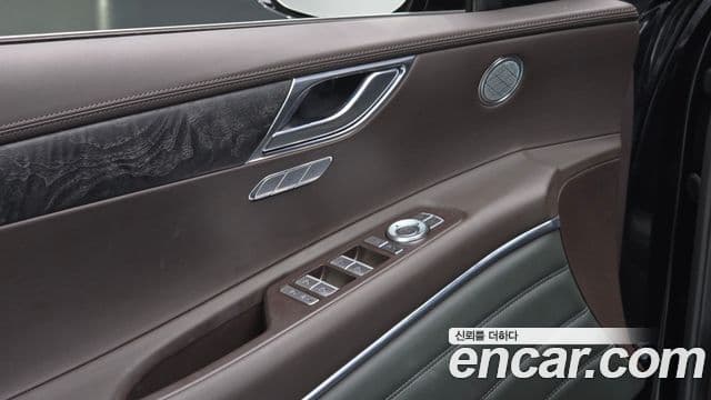Genesis GV80 2020 — ფოტო 18/20