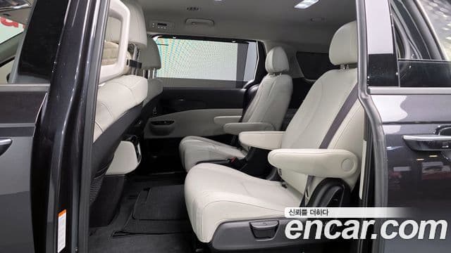 Kia Carnival 2023 — Фото 12/20