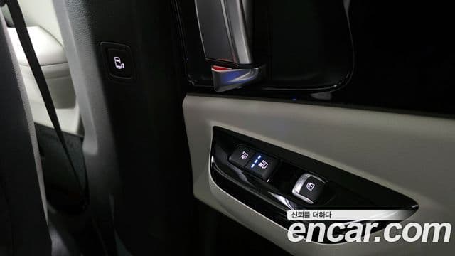 Kia Carnival 2023 — Фото 17/20
