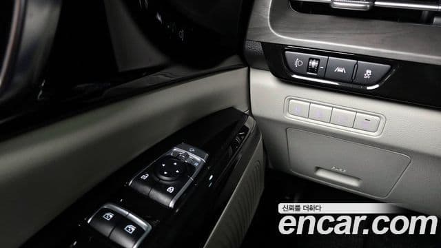Kia Carnival 2023 — Фото 18/20
