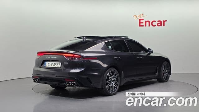 Kia Stinger 2021 — ფოტო 2/20