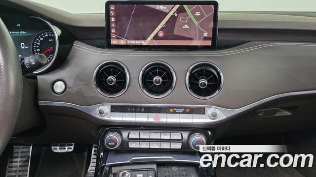 Kia Stinger 2021 — ფოტო 15/20