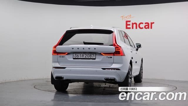 Volvo XC60 2020 — ფოტო 4/20