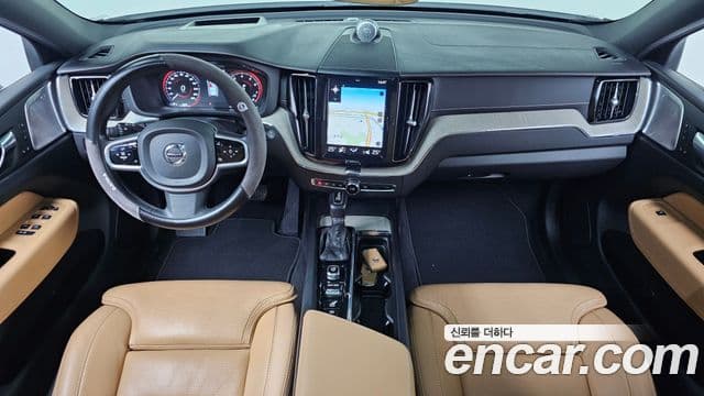 Volvo XC60 2020 — ფოტო 7/20