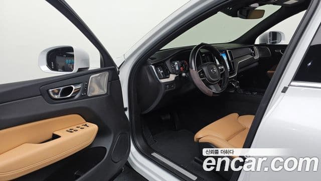 Volvo XC60 2020 — ფოტო 10/20