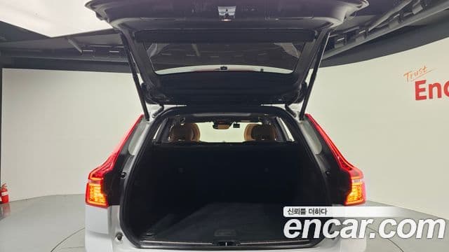 Volvo XC60 2020 — ფოტო 20/20