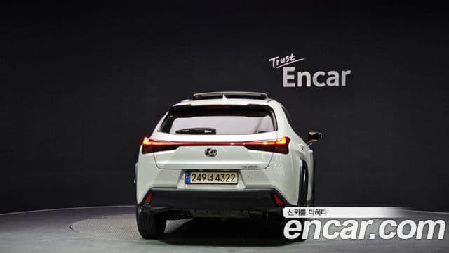 Lexus UX250h 2024 — Şəkil 4/20