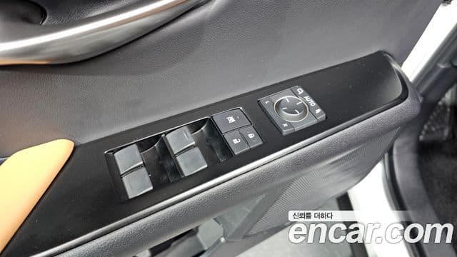 Lexus UX250h 2024 — Şəkil 17/20