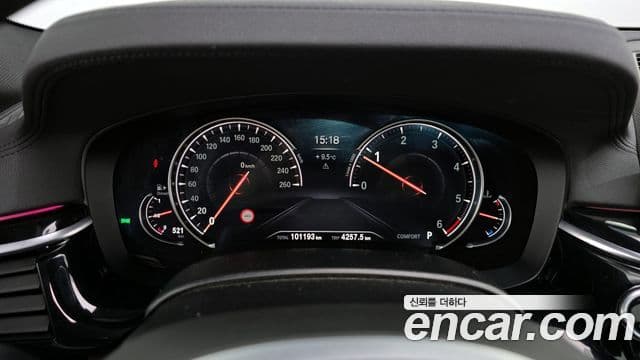 BMW 5 Series 2018 — Şəkil 8/20