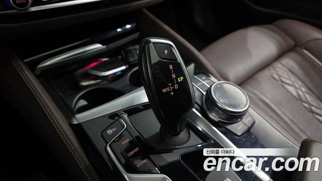 BMW 5 Series 2018 — Şəkil 9/20