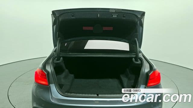 BMW 5 Series 2018 — Şəkil 20/20