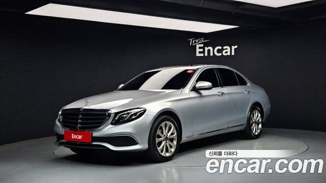 Mercedes-Benz E-Class 2018 — Фото 1/20