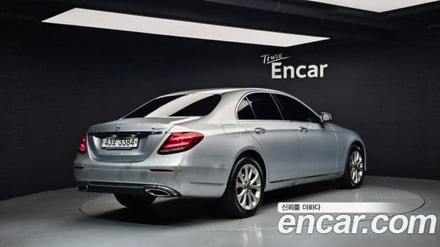 Mercedes-Benz E-Class 2018 — Фото 2/20