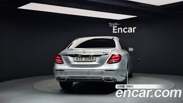 Mercedes-Benz E-Class 2018 — Фото 4/20