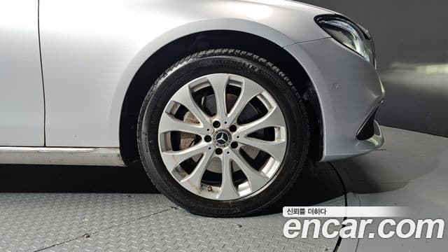 Mercedes-Benz E-Class 2018 — Фото 5/20