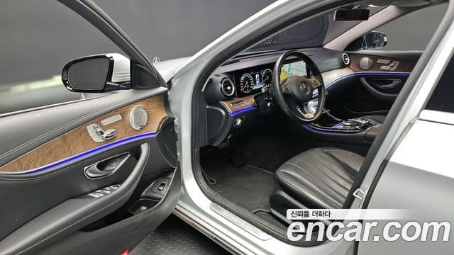 Mercedes-Benz E-Class 2018 — Фото 11/20