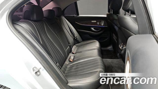 Mercedes-Benz E-Class 2018 — Фото 12/20