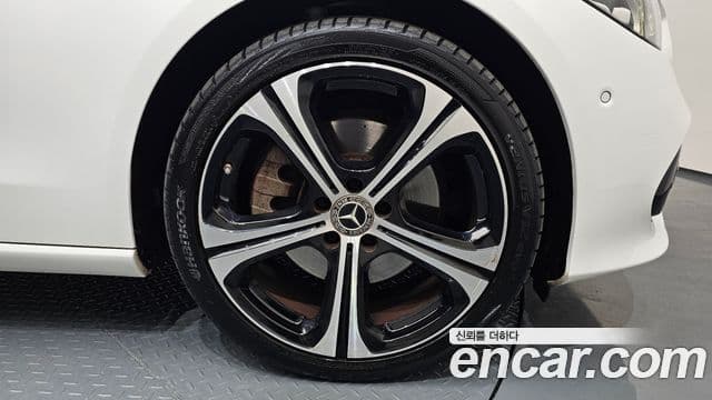 Mercedes-Benz C-Class 2023 — ფოტო 5/20