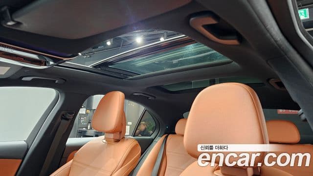 Mercedes-Benz C-Class 2023 — ფოტო 19/20