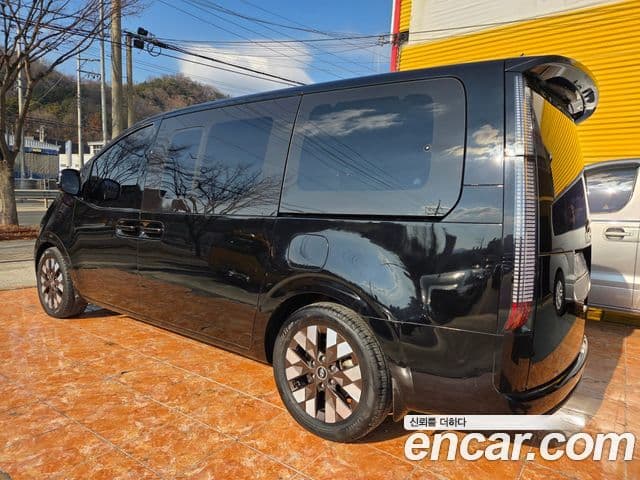 Hyundai Staria 2021 — ფოტო 5/20