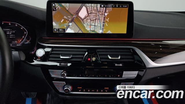BMW 5 Series 2022 — ფოტო 13/20