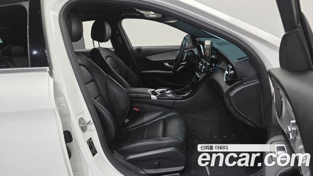 Mercedes-Benz C-Class 2018 — Photo 6/20