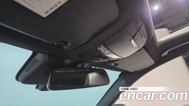 Mercedes-Benz C-Class 2018 — Photo 12/20