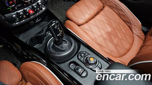 Mini Cooper Clubman 2021 — Фото 9/20