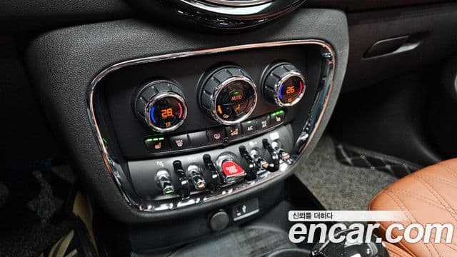 Mini Cooper Clubman 2021 — Фото 18/20