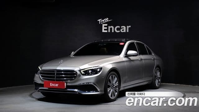 Mercedes-Benz E-Class 2021 — Photo 11/20
