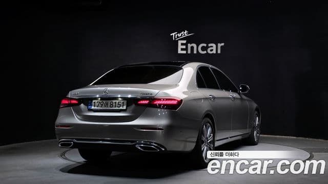 Mercedes-Benz E-Class 2021 — Photo 3/20
