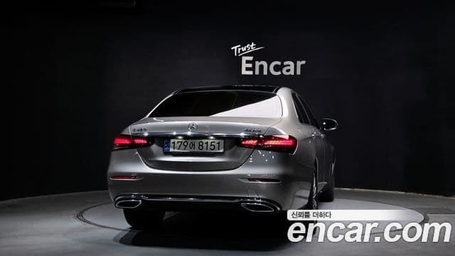 Mercedes-Benz E-Class 2021 — Photo 6/20