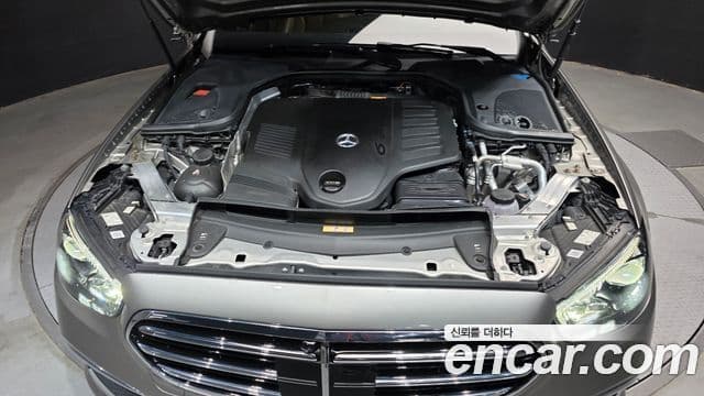 Mercedes-Benz E-Class 2021 — Photo 14/20