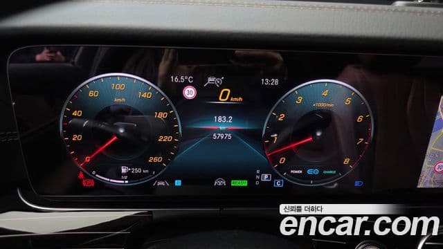 Mercedes-Benz E-Class 2021 — Photo 10/20